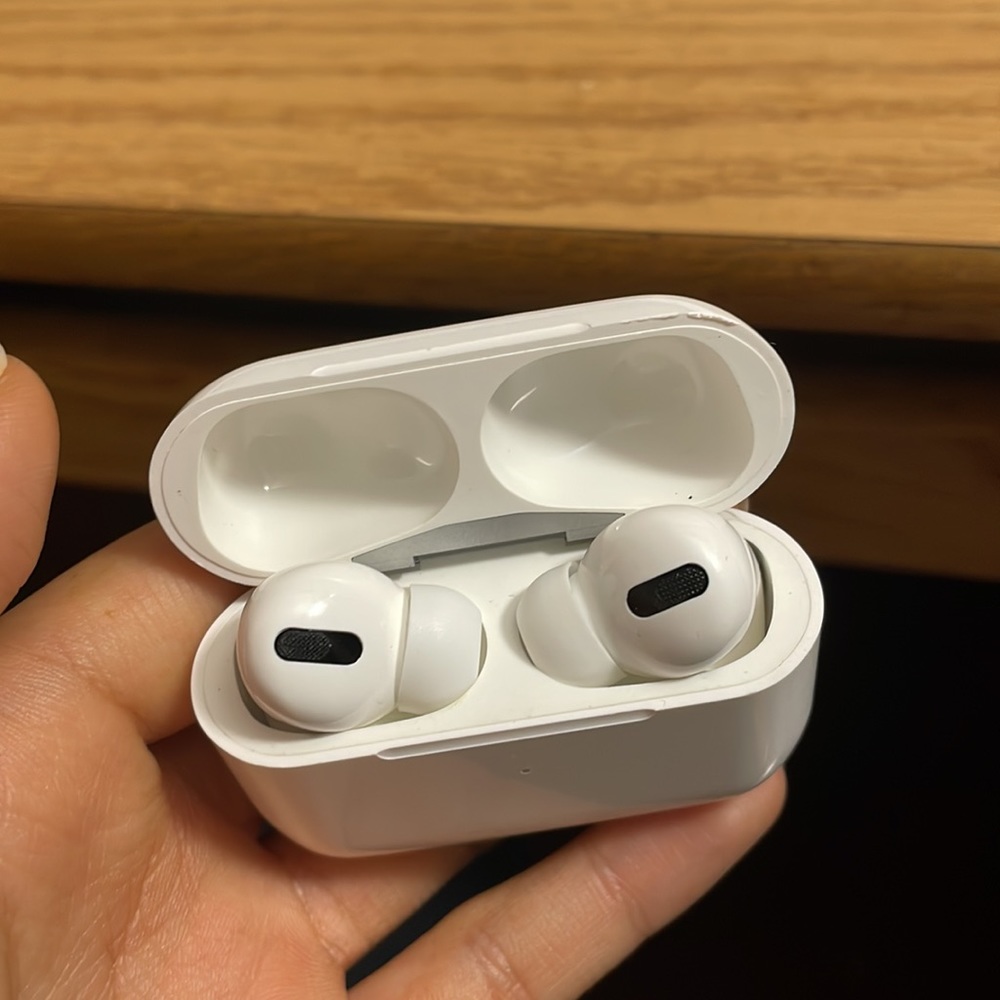 Airpod pros || apple - Picture 2 of 2